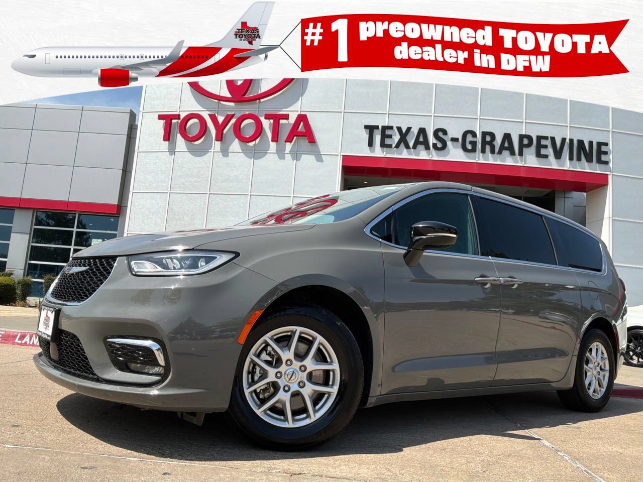 Used 2025 Chrysler Pacifica Select
