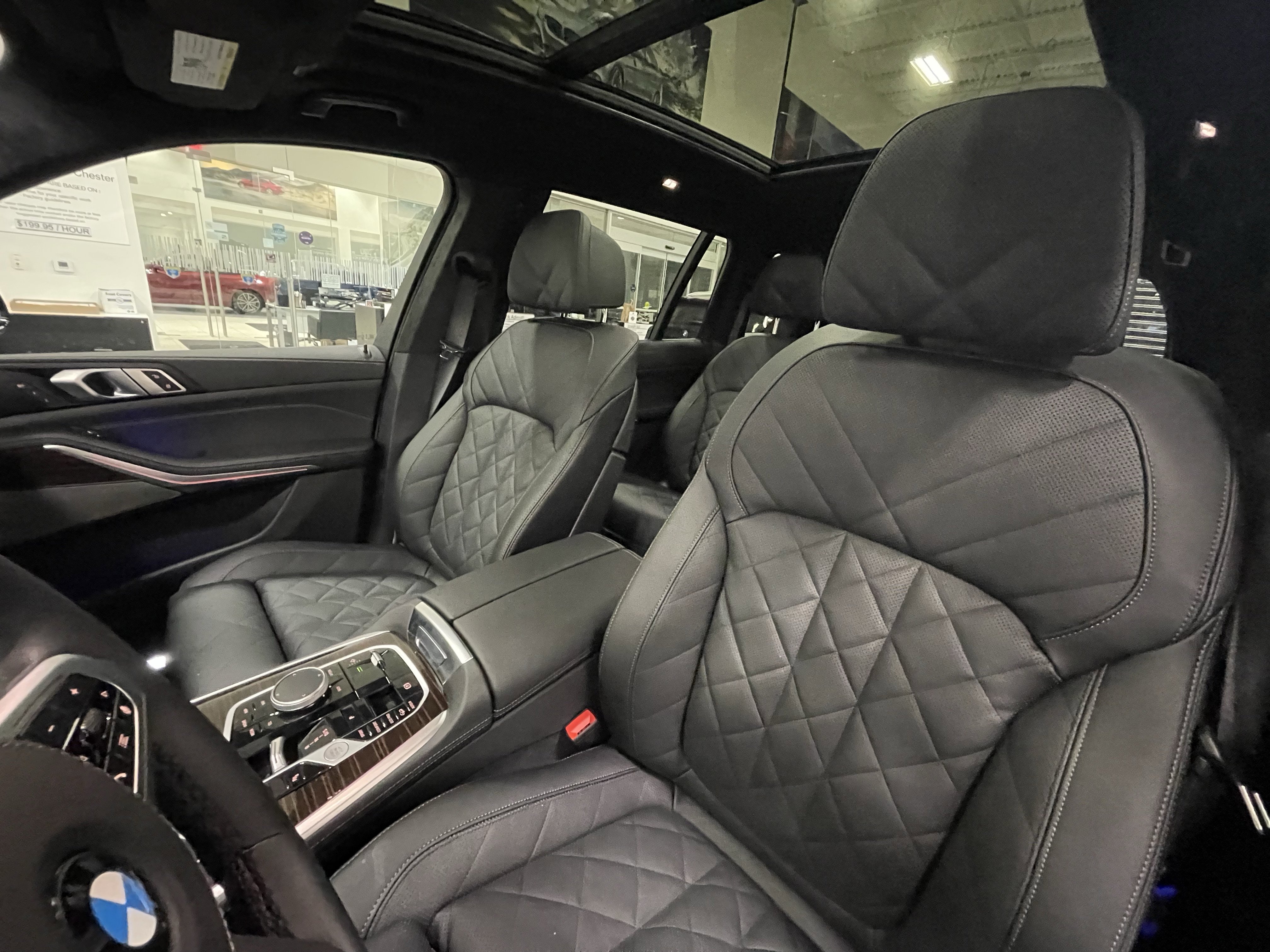 Used 2026 BMW X7 xDrive40i w/ M Sport Package AWD/4WD image 8