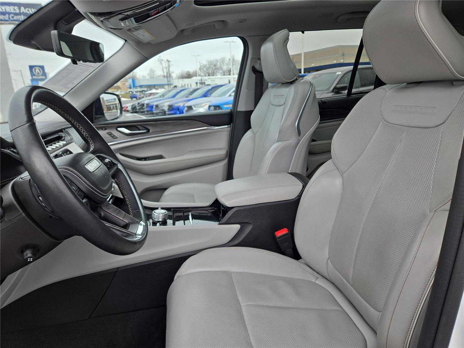 Used 2022 Jeep Grand Cherokee Overland w/ Luxury Tech Group IV image 22