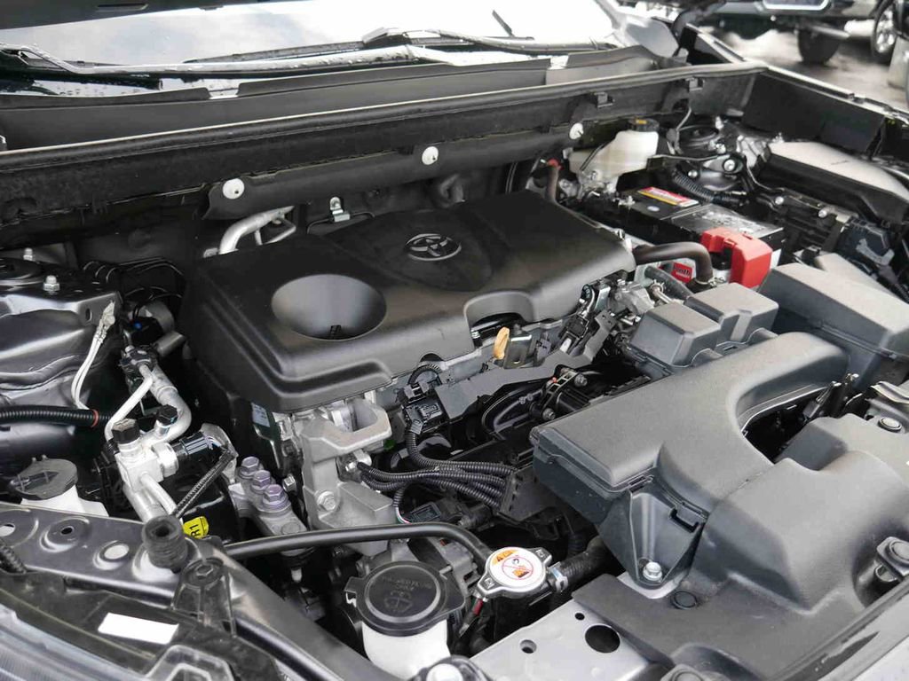 Used 2022 Toyota RAV4 LE image 12