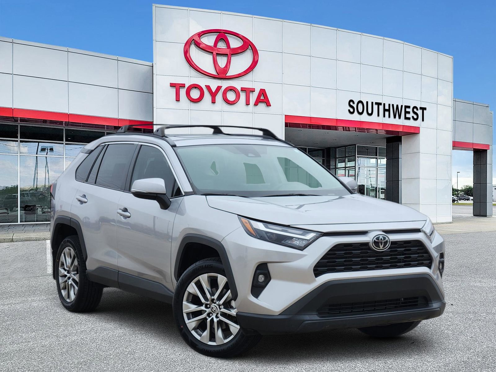 Used 2023 Toyota RAV4 XLE Premium image 1