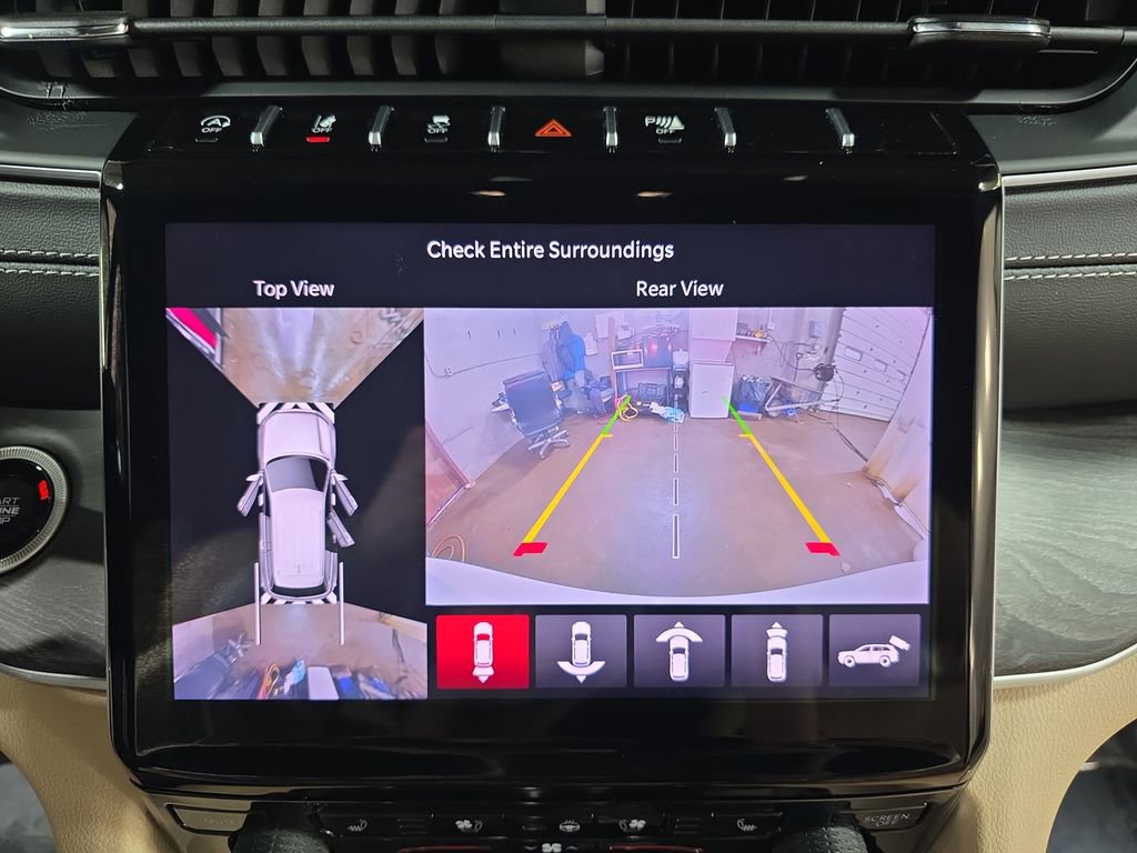 Used 2025 Jeep Grand Cherokee Limited w/ Luxury Tech Group II image 23