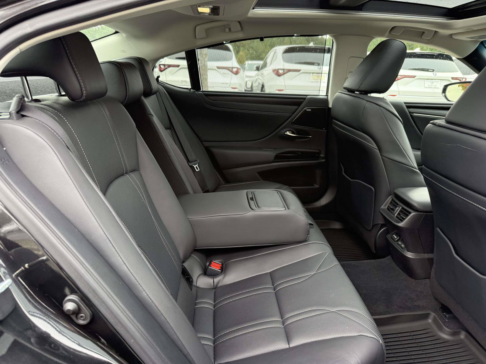 Used 2024 Lexus ES 350 Ultra Luxury w/ Accessory Package (Z2) FWD image 16