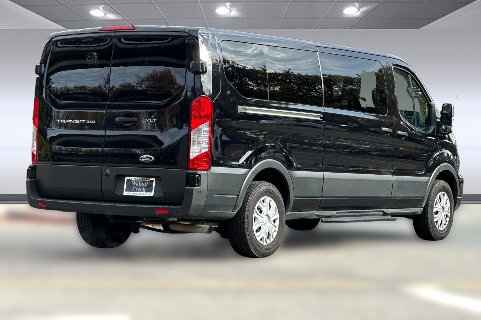 Used 2023 Ford Transit 350 XLT image 8