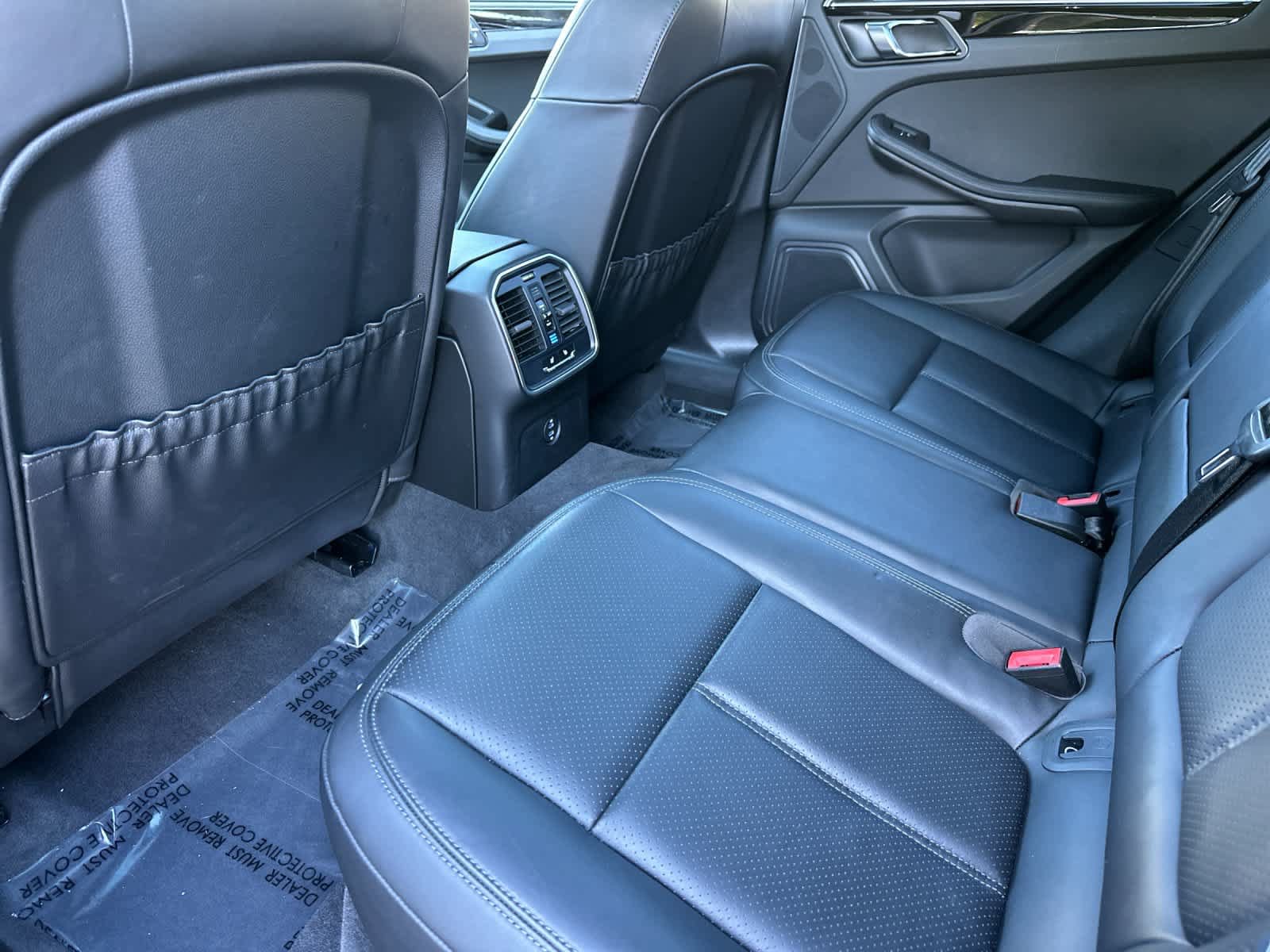 Certified 2025 Porsche Macan AWD/4WD image 13