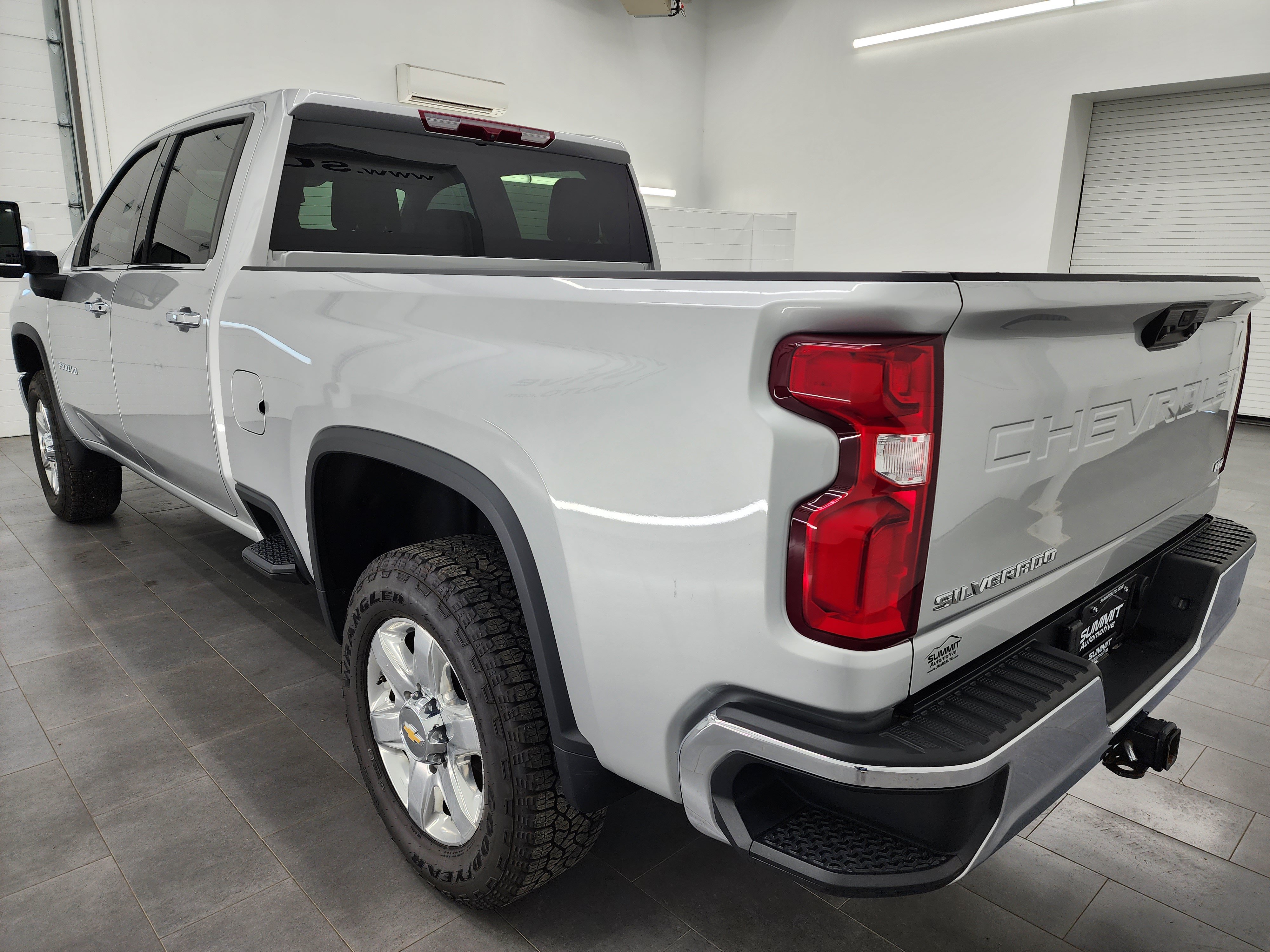Used 2023 Chevrolet Silverado 3500 LTZ w/ Gooseneck/5TH Wheel Package AWD/4WD image 6