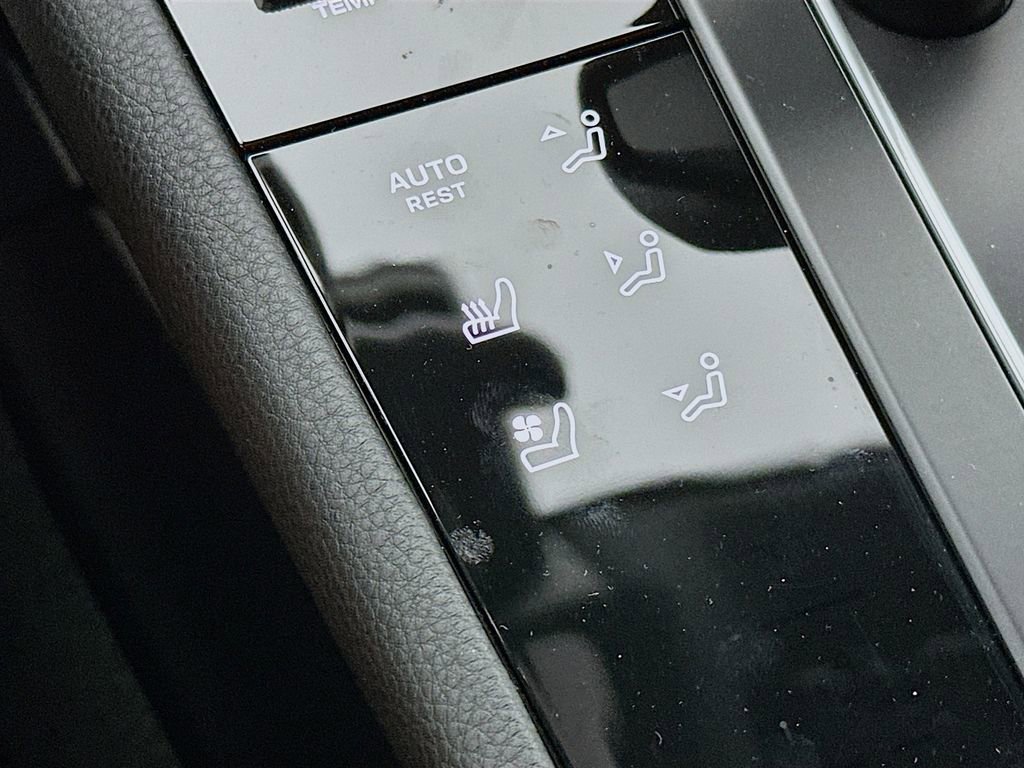 New 2025 Porsche Macan image 23