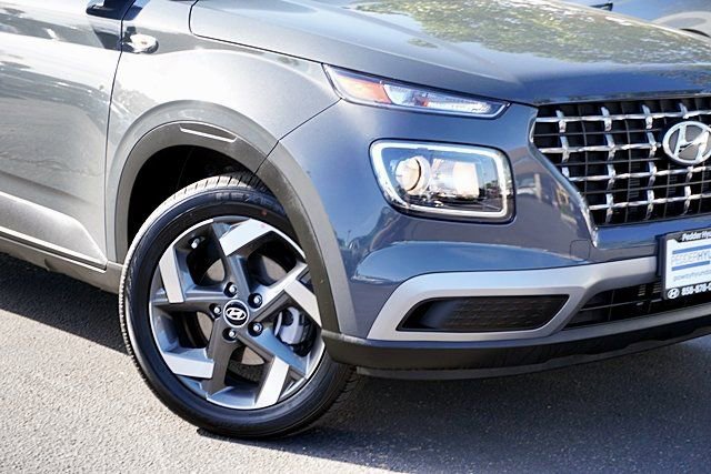 Certified 2026 Hyundai Venue SEL FWD image 4