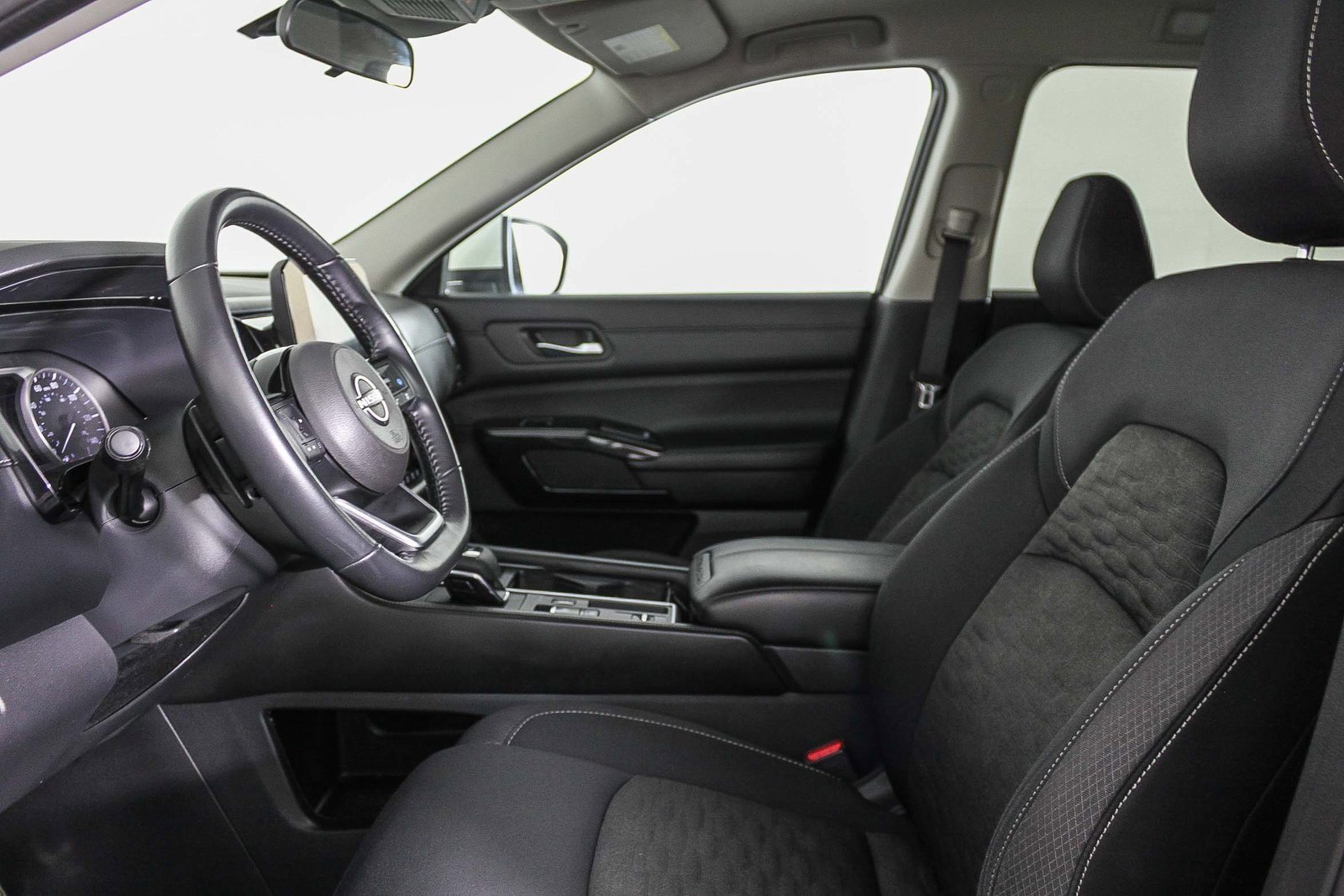 Used 2022 Nissan Pathfinder SV image 18