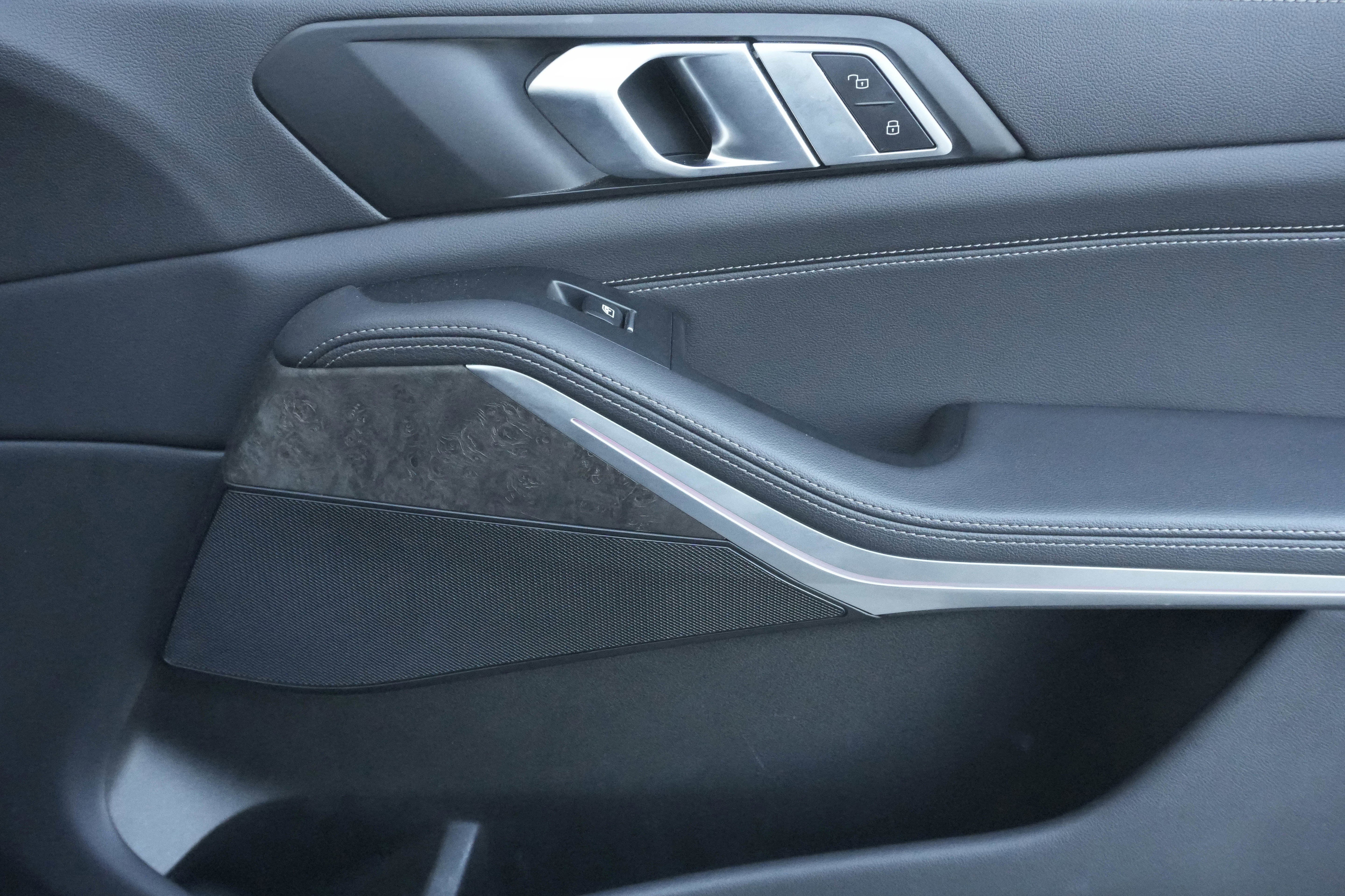 Used 2022 BMW X5 xDrive40i w/ M Sport Package image 29