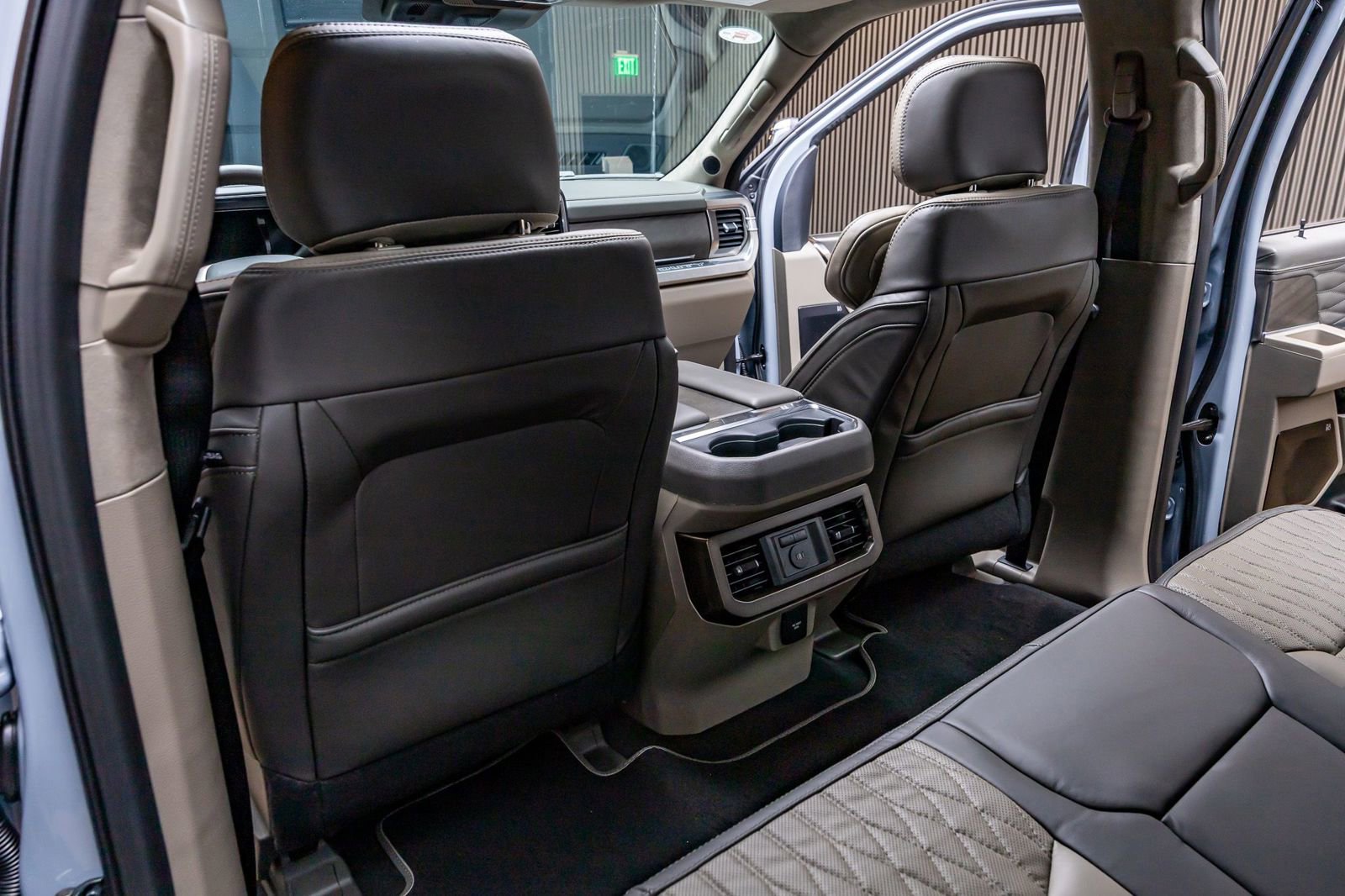 Used 2026 Ford F450 Platinum w/ Platinum Plus Package image 34