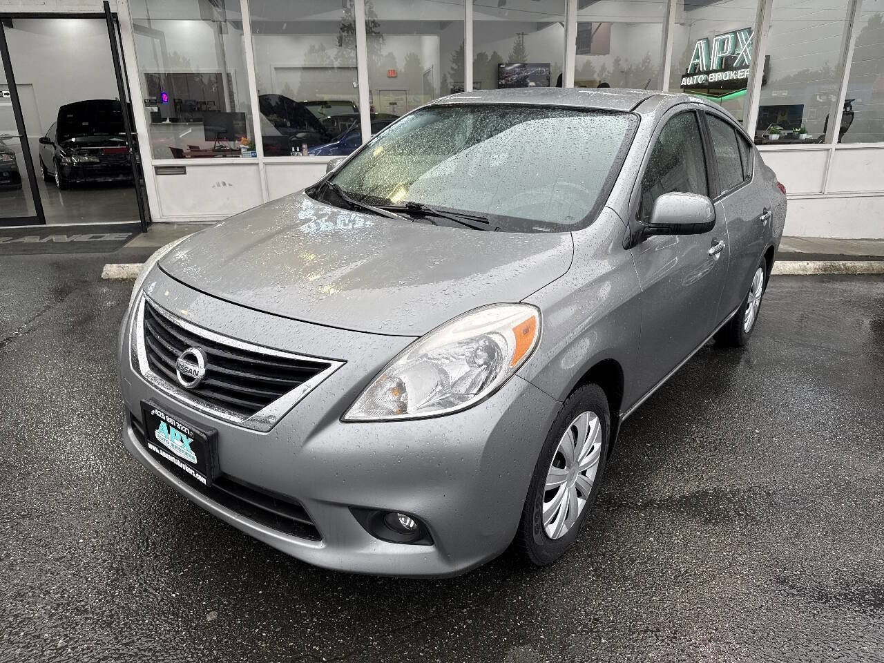 Used 2012 Nissan Versa SV image 1