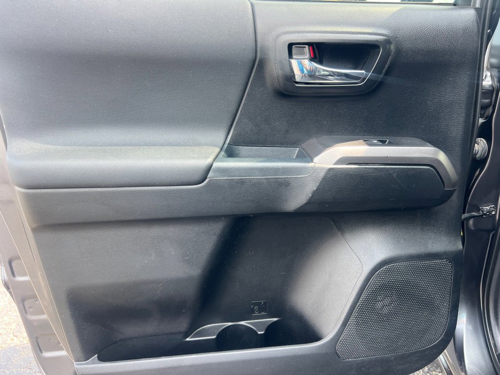 Used 2017 Toyota Tacoma 4x4 Double Cab image 13