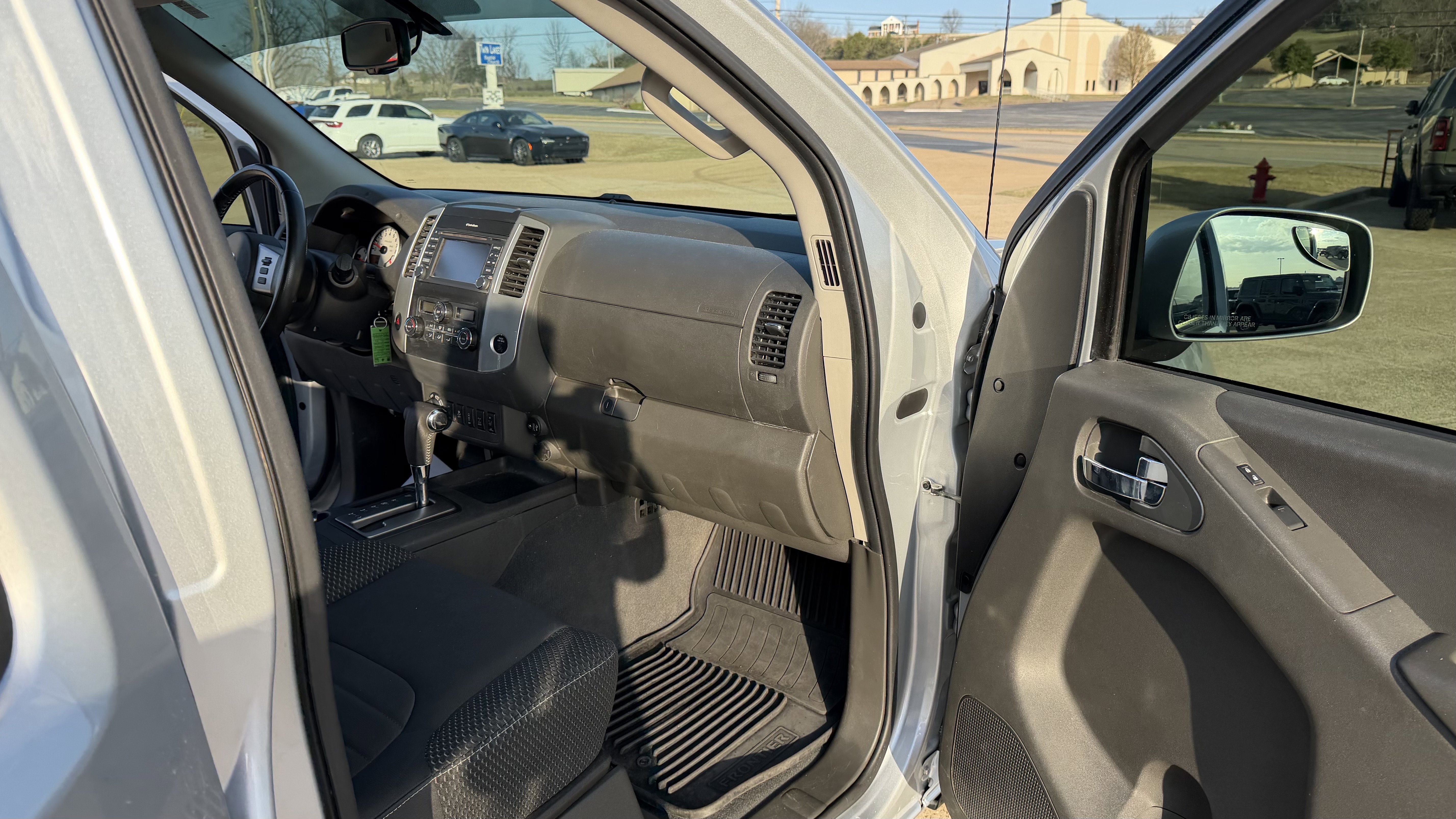Used 2019 Nissan Frontier PRO-4X image 32
