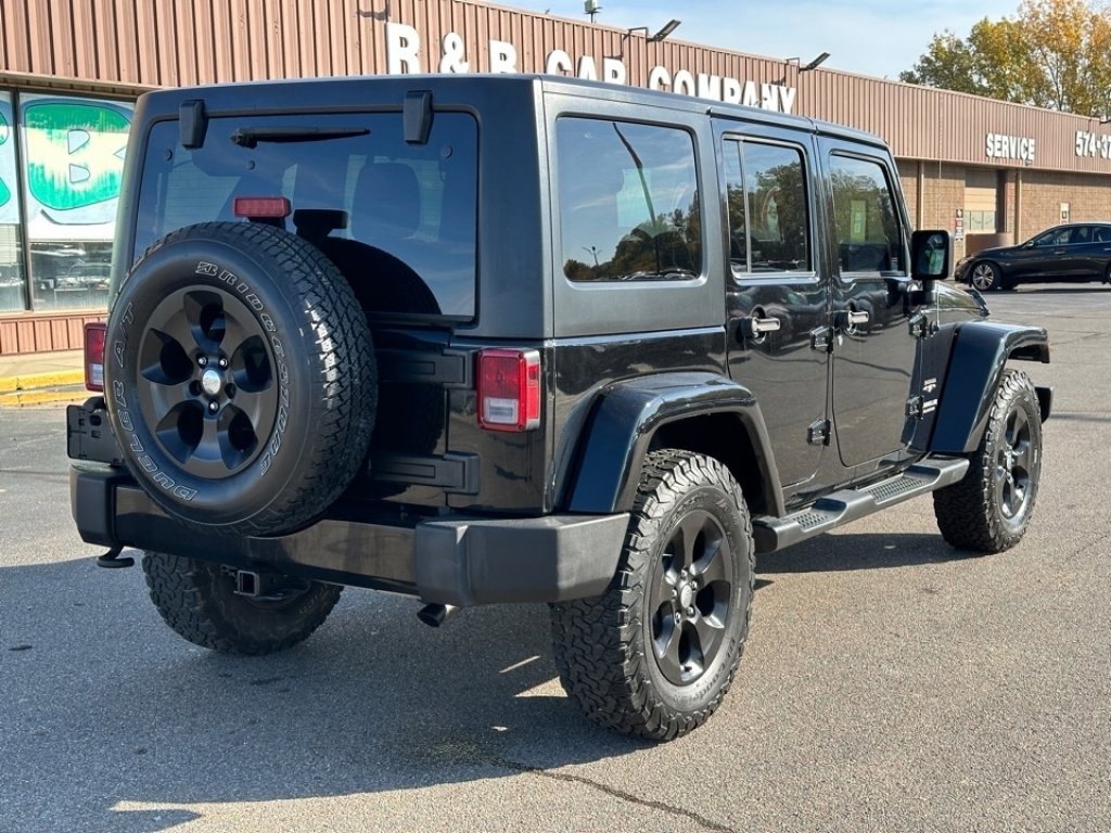 Used 2016 Jeep Wrangler Unlimited Sahara w/ Dual Top Group AWD/4WD image 8