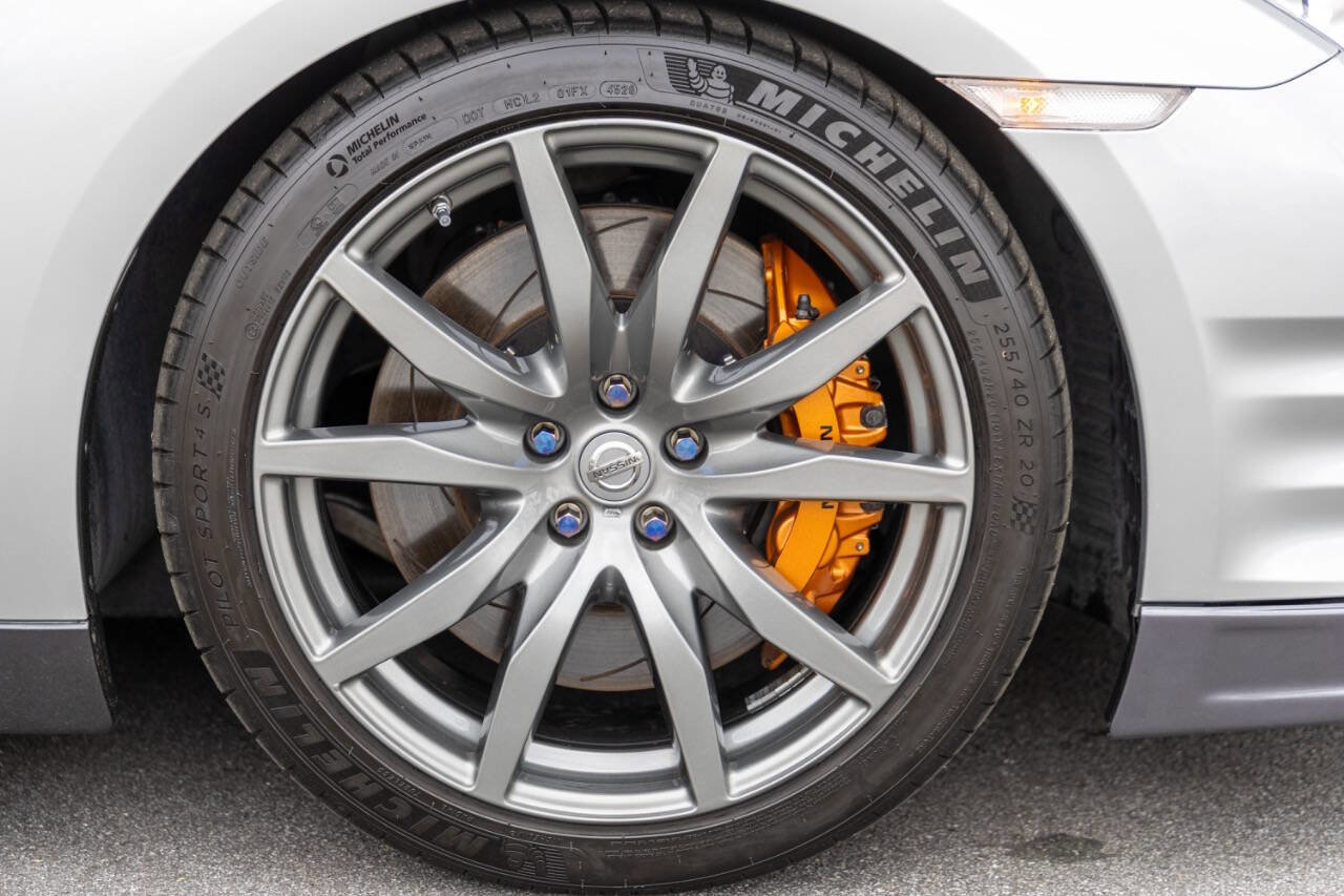 Used 2016 Nissan GT-R Premium image 20