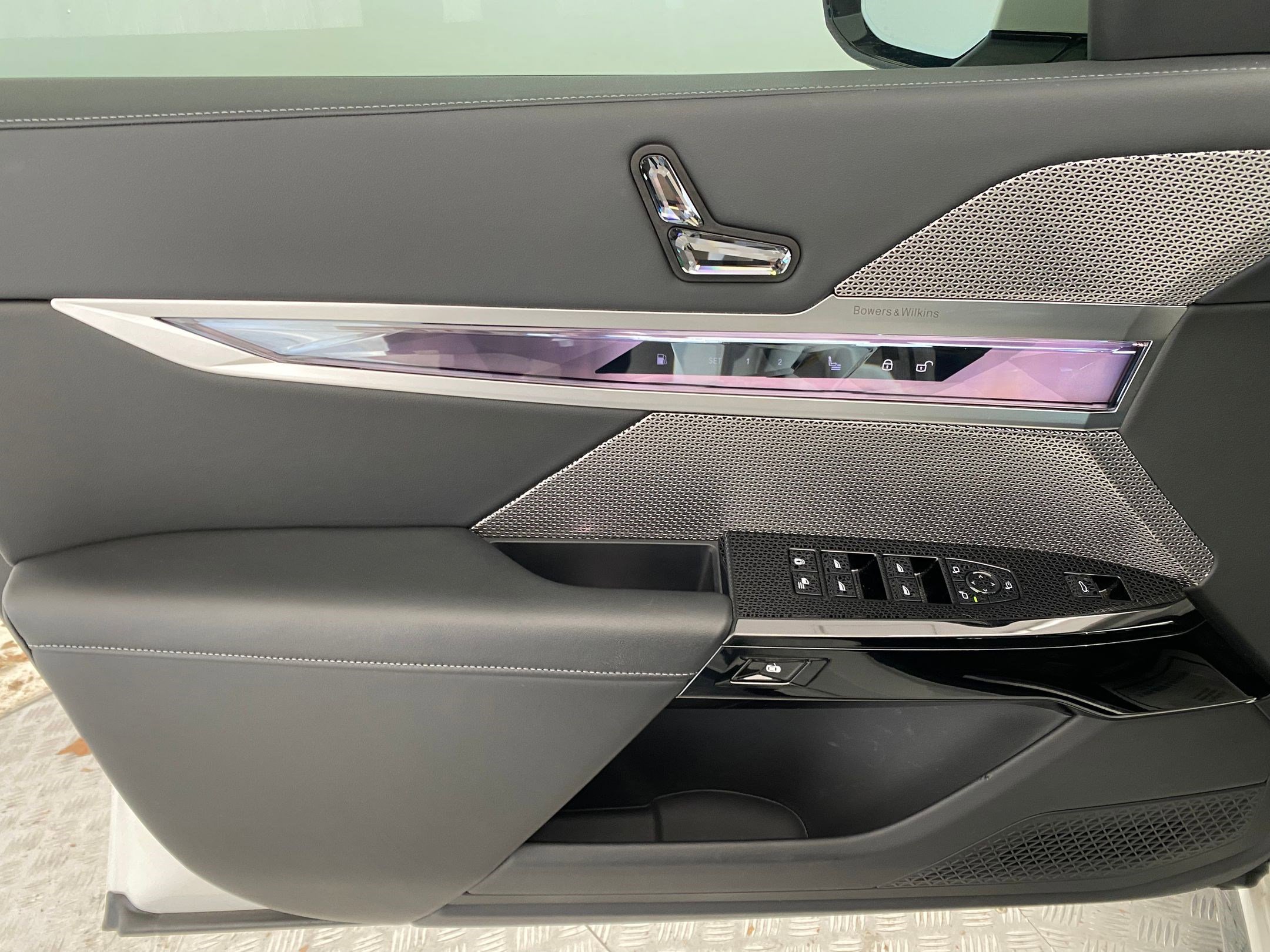 Certified 2024 BMW 750e xDrive image 11