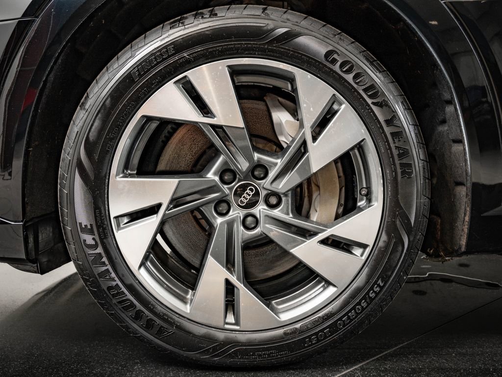 Used 2021 Audi e-tron Premium w/ Convenience Plus Package AWD/4WD image 13