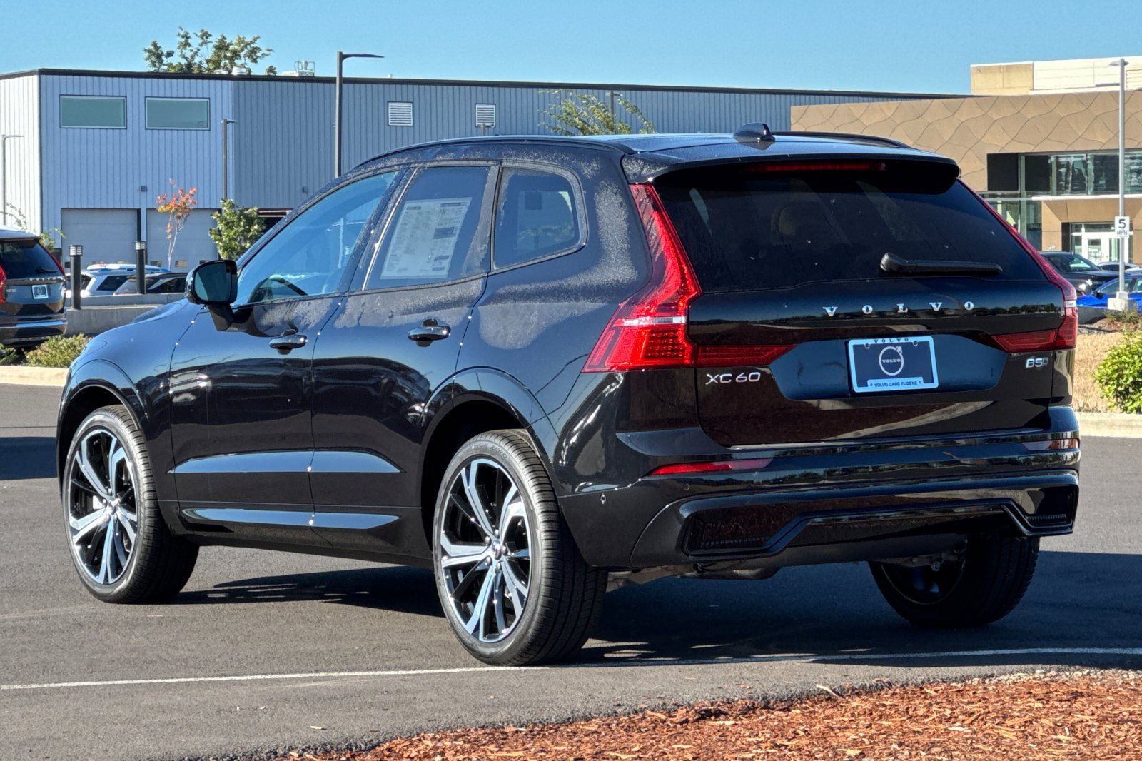 New 2025 Volvo XC60 B5 Ultra w/ Protection Package Premier image 5