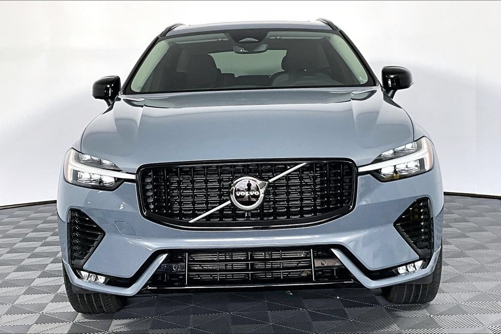 Used 2024 Volvo XC60 B5 Core AWD/4WD image 3