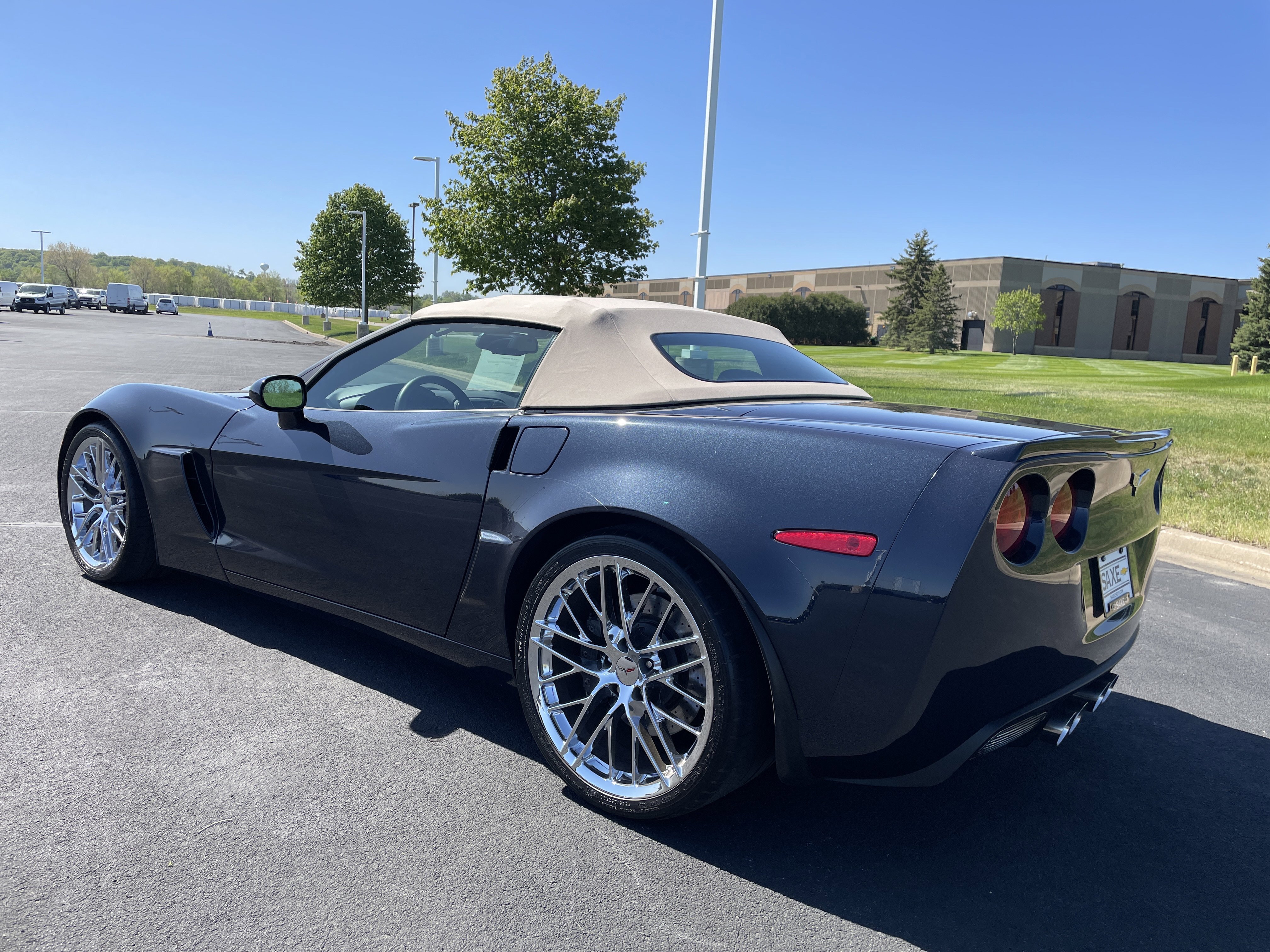 Used 2013 Chevrolet Corvette 427 w/ 1SB Preferred Equipment Group RWD image 3