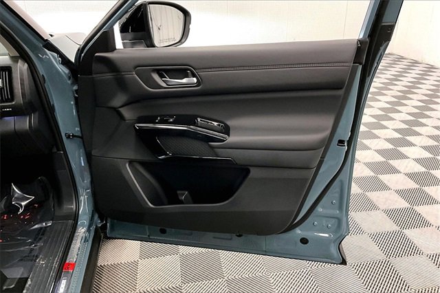 New 2026 Nissan Pathfinder Platinum image 38