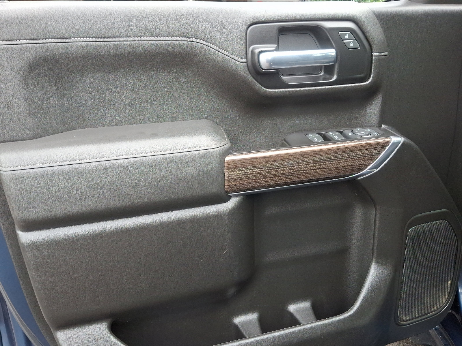 Used 2020 Chevrolet Silverado 1500 LT w/ Convenience Package image 12