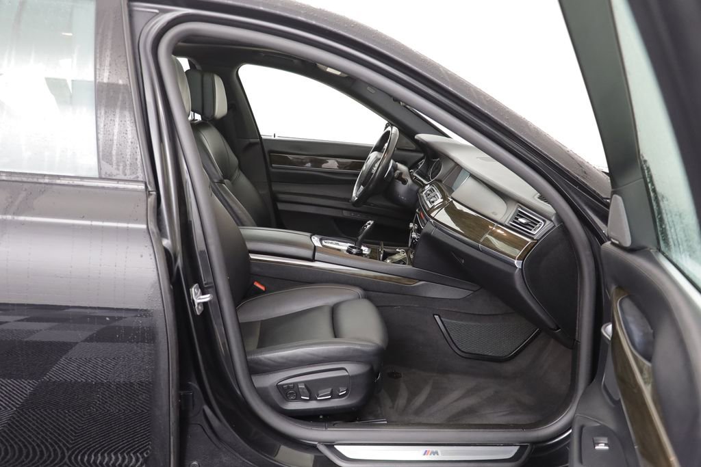 Used 2014 BMW 750i xDrive image 20
