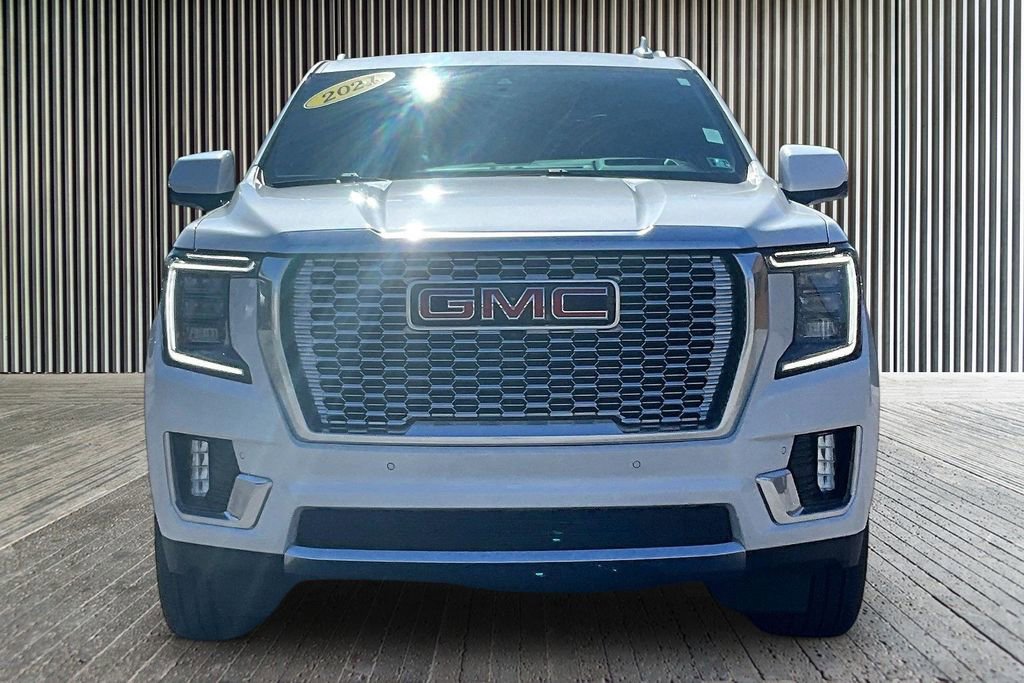 Used 2021 GMC Yukon Denali w/ Denali Premium Package AWD/4WD image 3