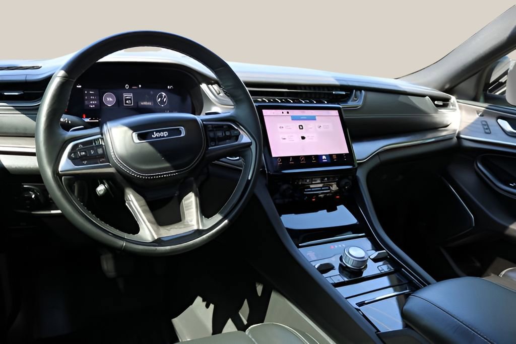 Used 2024 Jeep Grand Cherokee Overland w/ Adv Protech Group III image 14