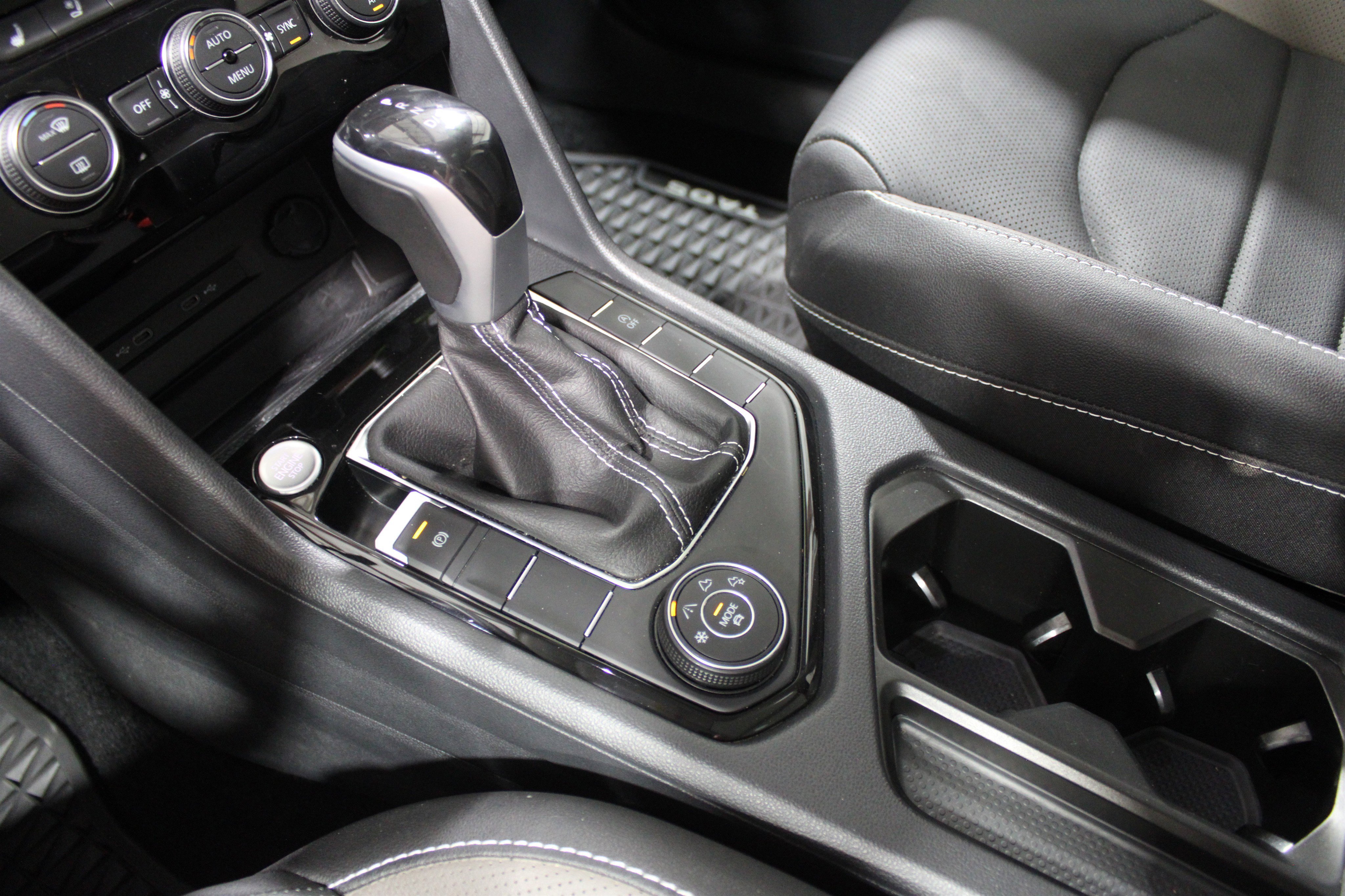 Used 2024 Volkswagen Taos SEL image 17