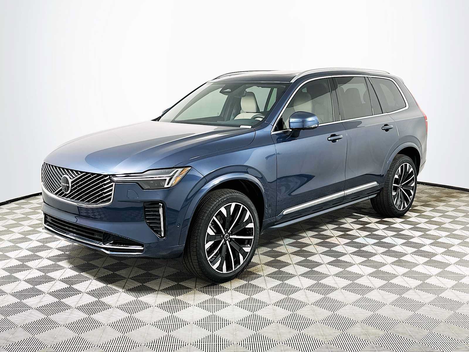 New 2026 Volvo XC90 B6 Plus w/ Protection Package Premier AWD/4WD image 3