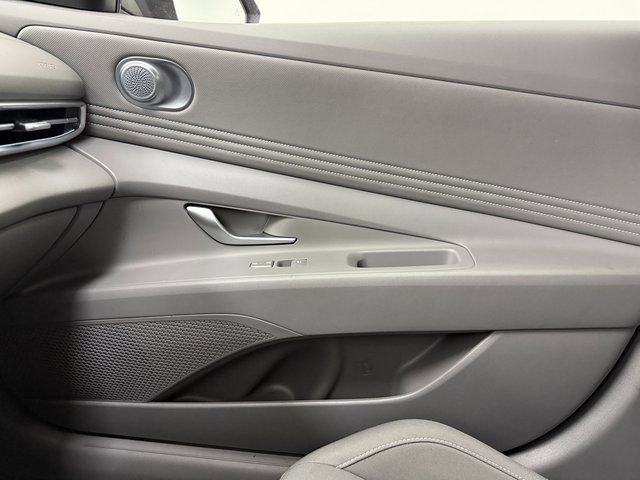 Used 2024 Hyundai Elantra SEL w/ Convenience Package image 25