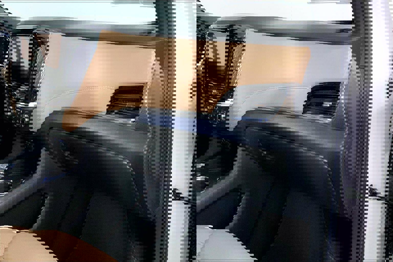 Used 2023 Chevrolet Traverse Premier image 16