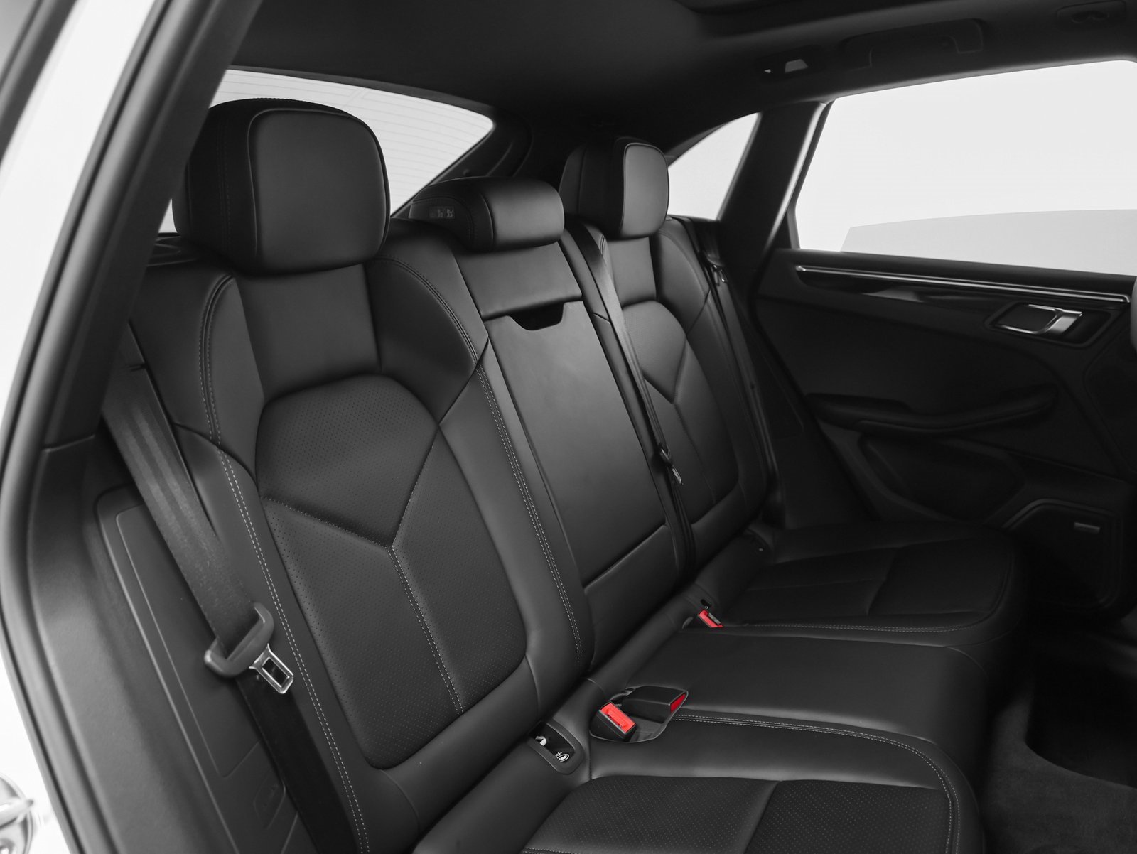 Used 2024 Porsche Macan image 23