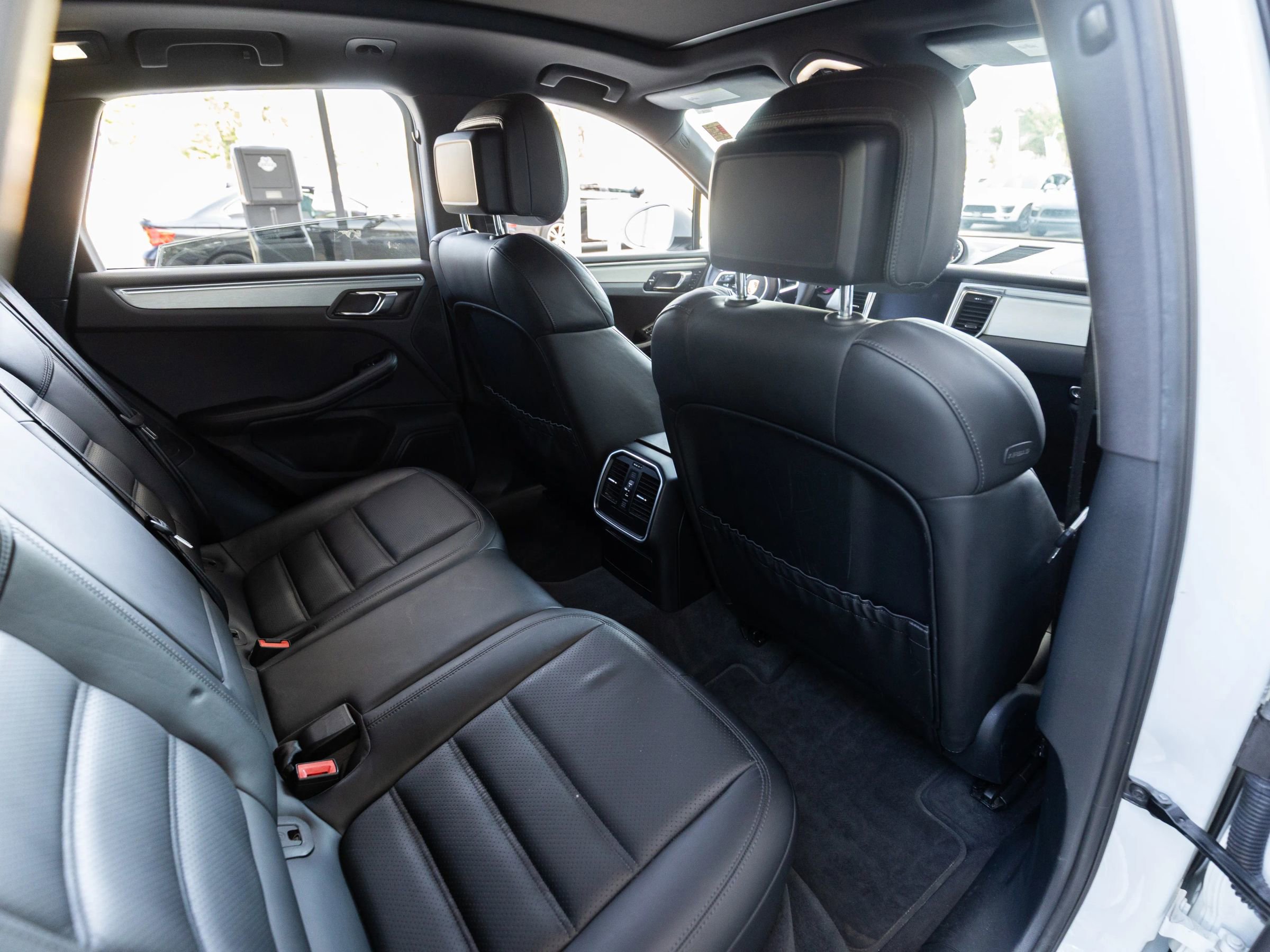 Used 2017 Porsche Macan GTS AWD/4WD image 26