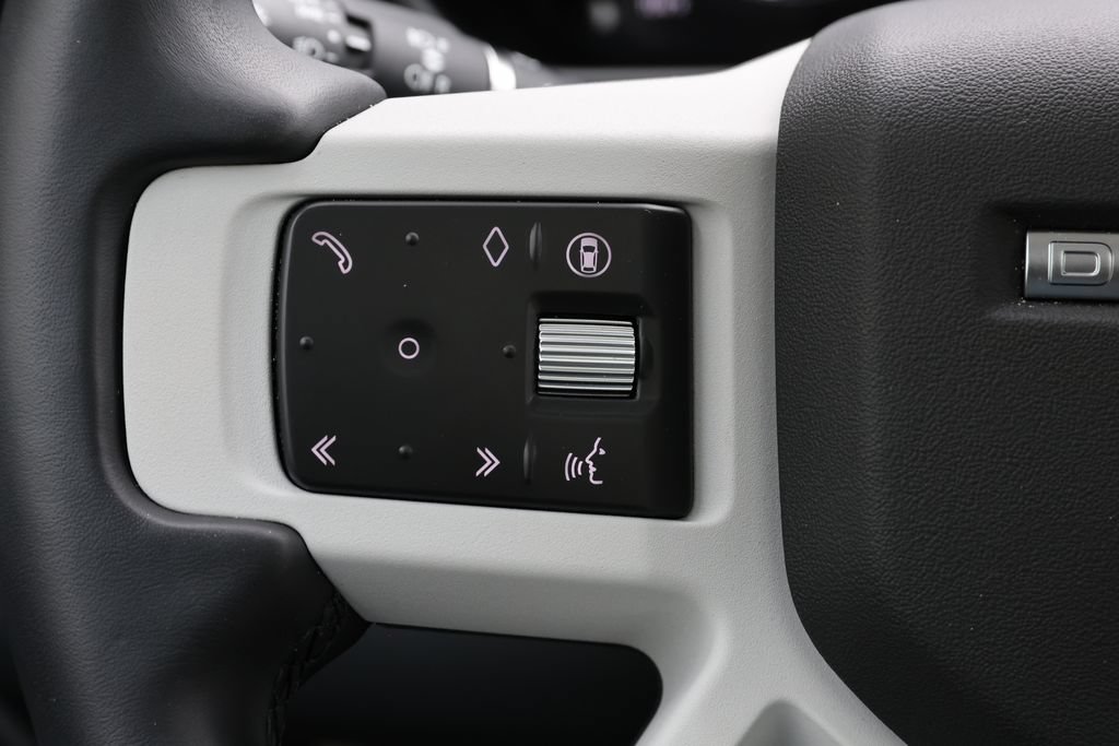 Used 2026 Land Rover Defender 130 X-Dynamic SE AWD/4WD image 16
