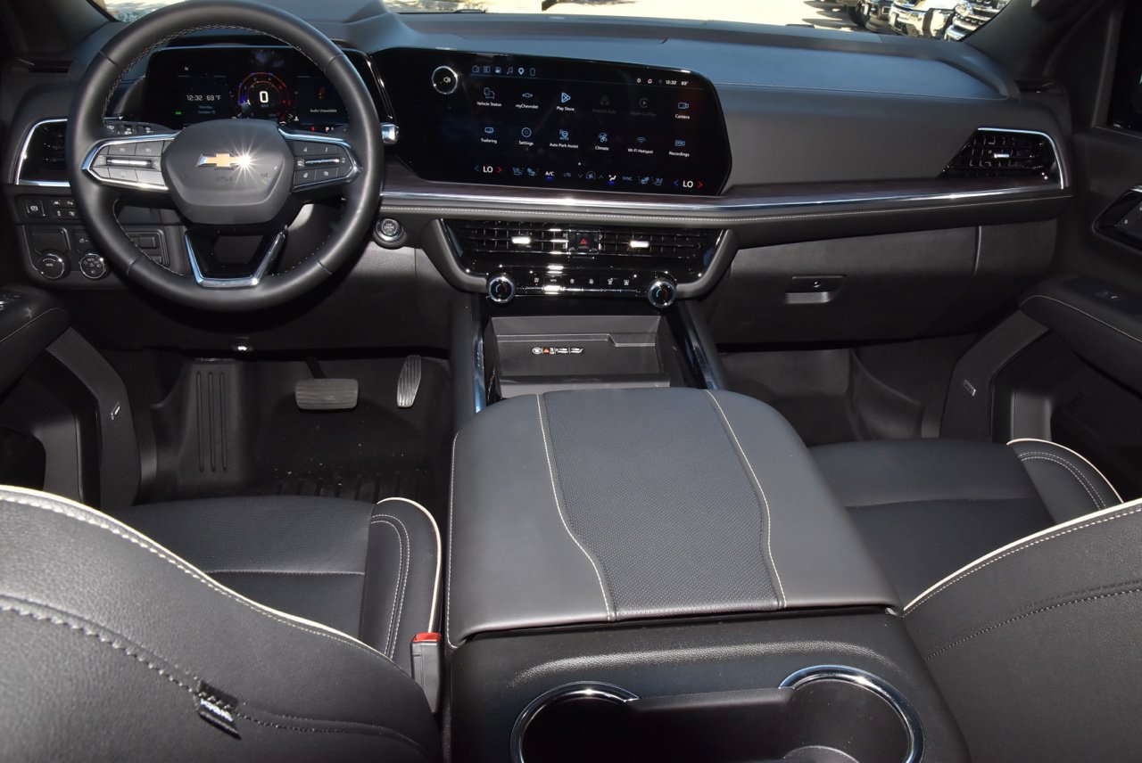 Used 2026 Chevrolet Suburban Premier RWD image 17