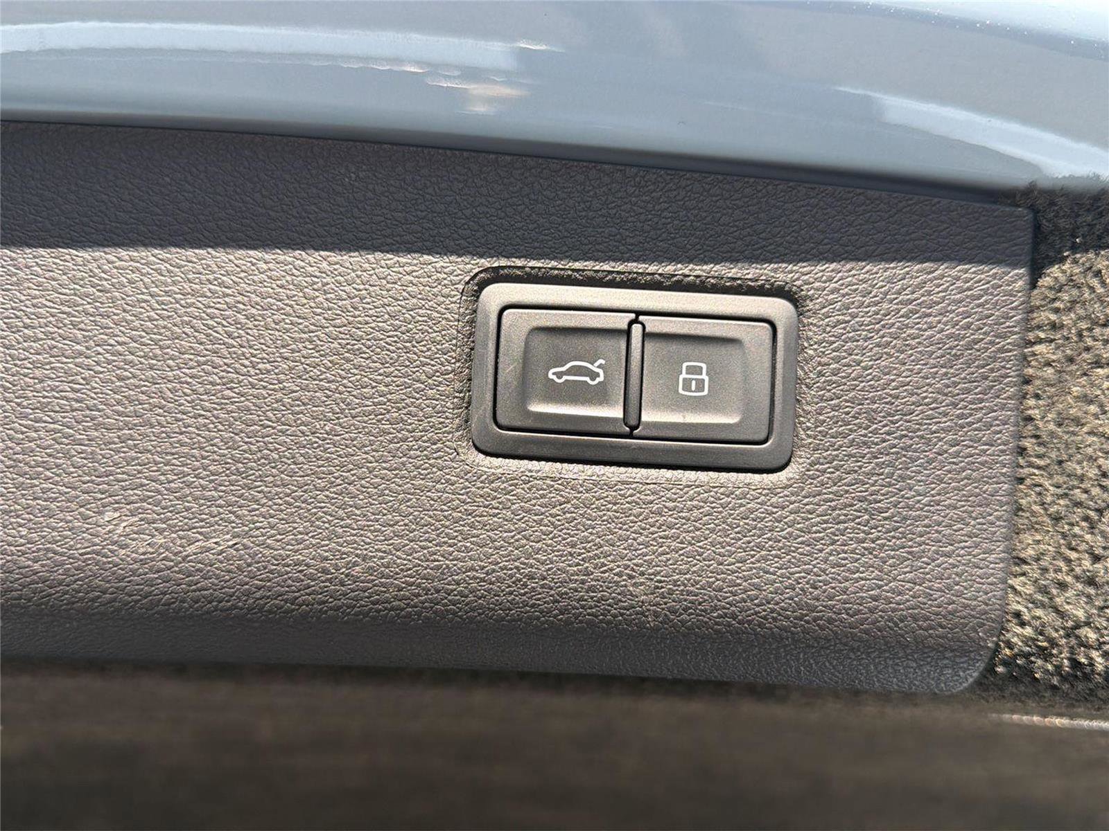 Used 2021 Bentley Bentayga AWD/4WD image 27