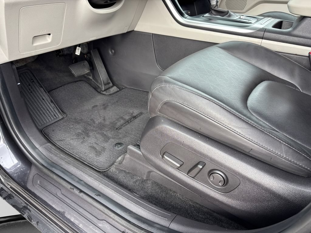 Used 2024 Kia Carnival LX FWD image 34