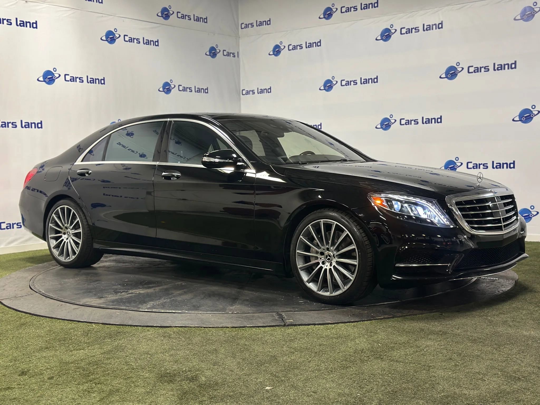Used 2017 Mercedes-Benz S 550 Sedan image 2