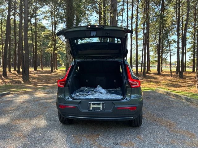New 2026 Volvo XC40 B5 Plus w/ Protection Package Premier AWD/4WD image 19