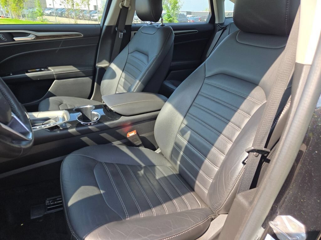 Used 2014 Ford Fusion SE w/ Equipment Group 202A FWD image 21
