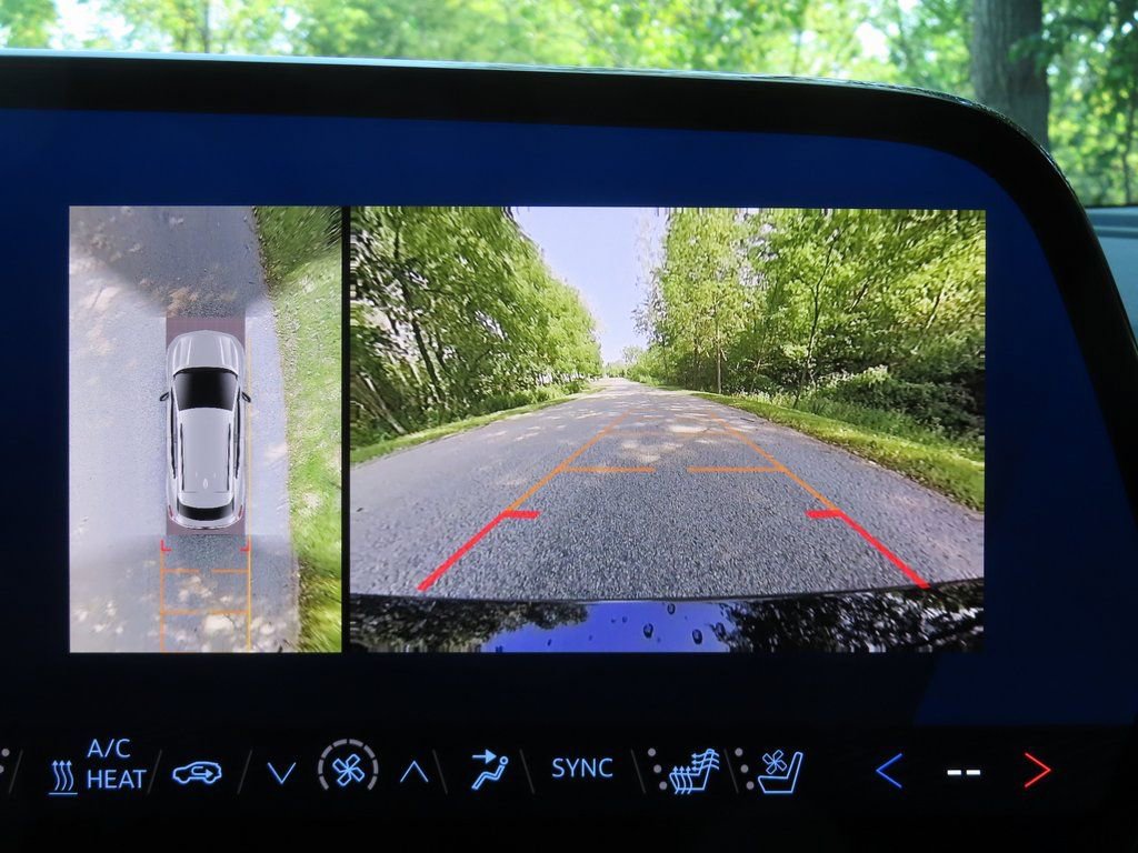 New 2025 Chevrolet Equinox EV RS w/ Convenience Package II AWD/4WD image 8