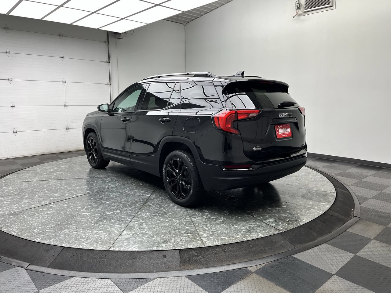 Used 2020 GMC Terrain SLE w/ Driver Convenience Package AWD/4WD image 2