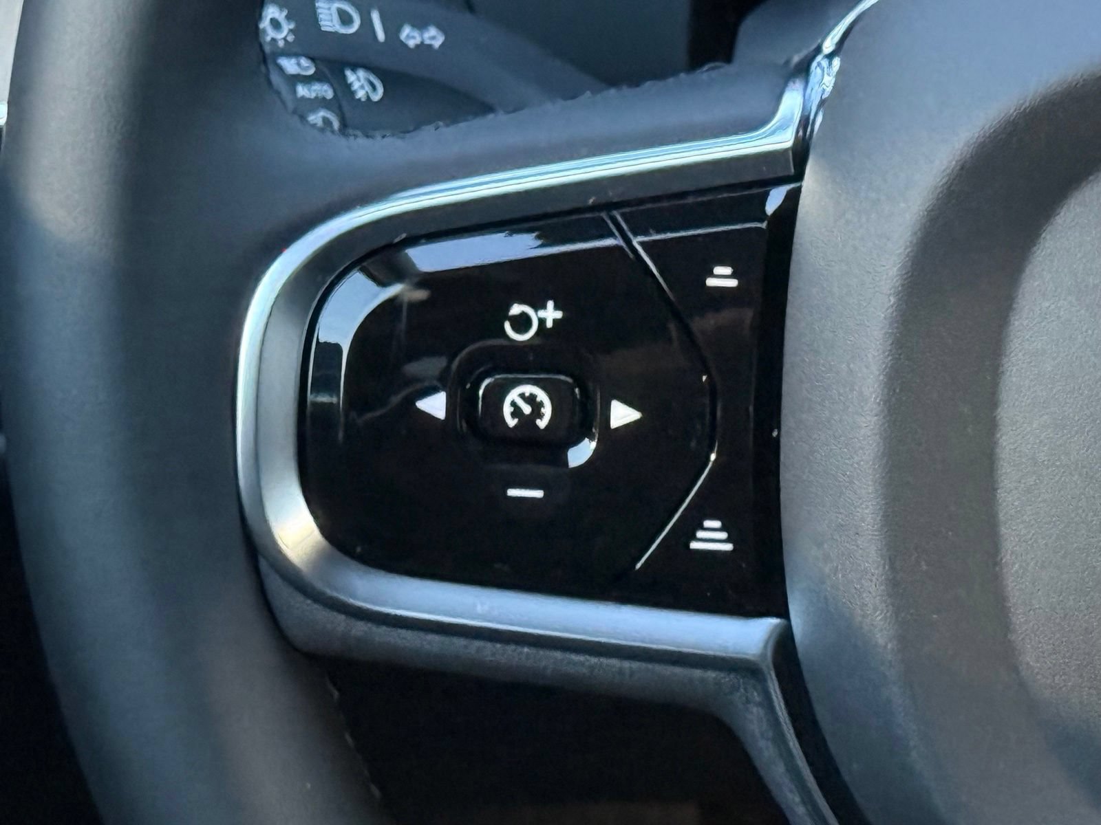 New 2026 Volvo XC60 T8 Plus w/ Climate Package PRO AWD/4WD image 33
