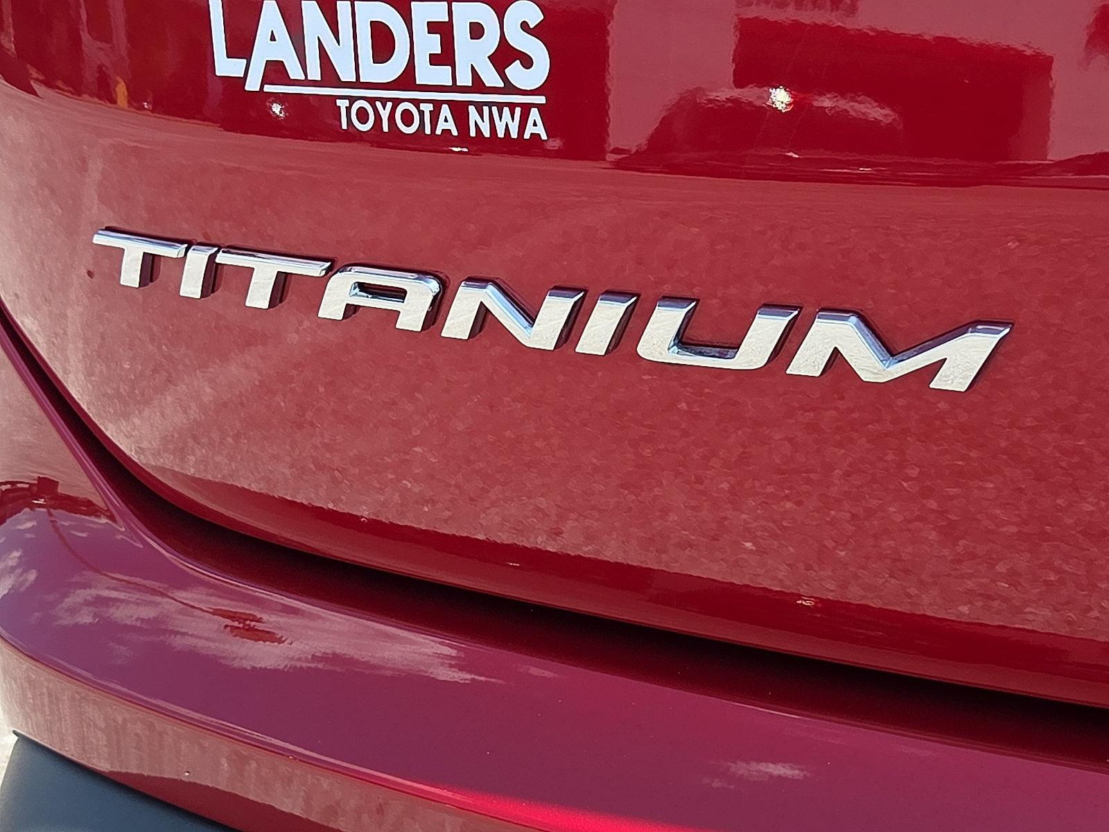 Used 2023 Ford Edge Titanium w/ Equipment Group 301A AWD/4WD image 8