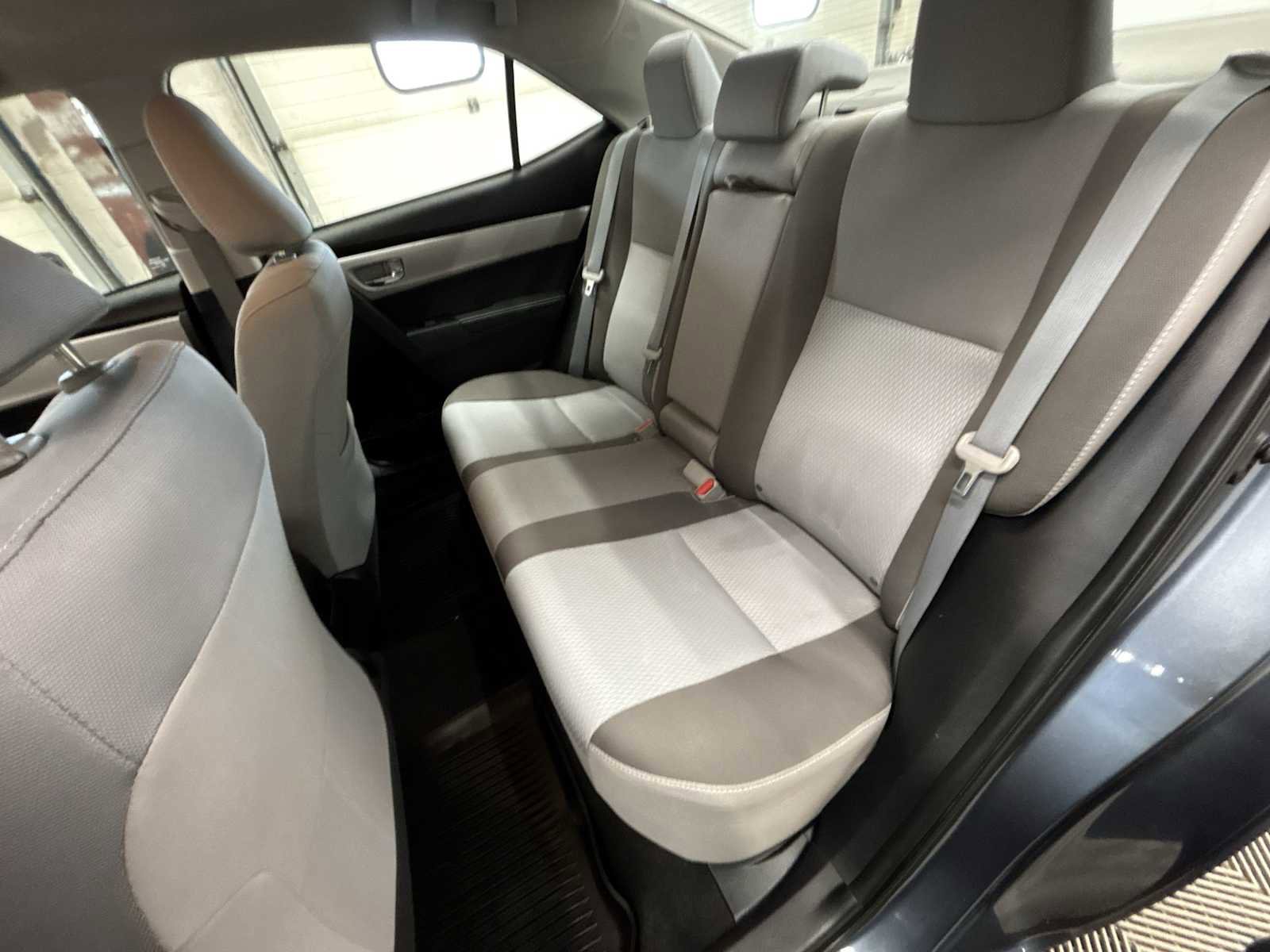 Used 2018 Toyota Corolla LE image 23