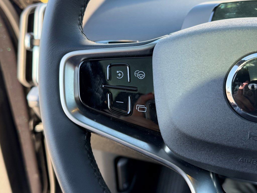 Certified 2025 Volvo EX30 Ultra image 33