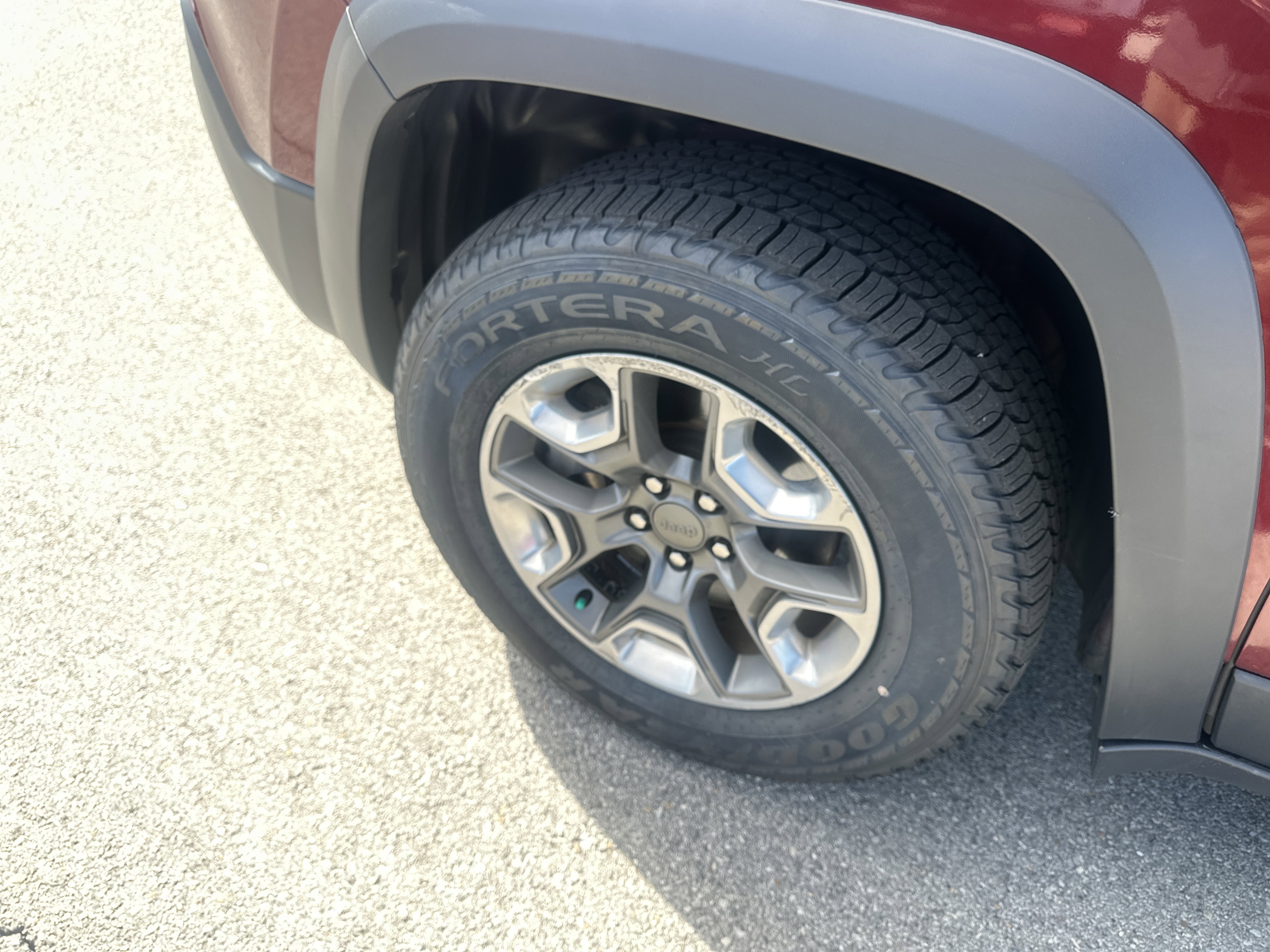 Used 2019 Jeep Cherokee Trailhawk w/ Comfort/Convenience Group image 13